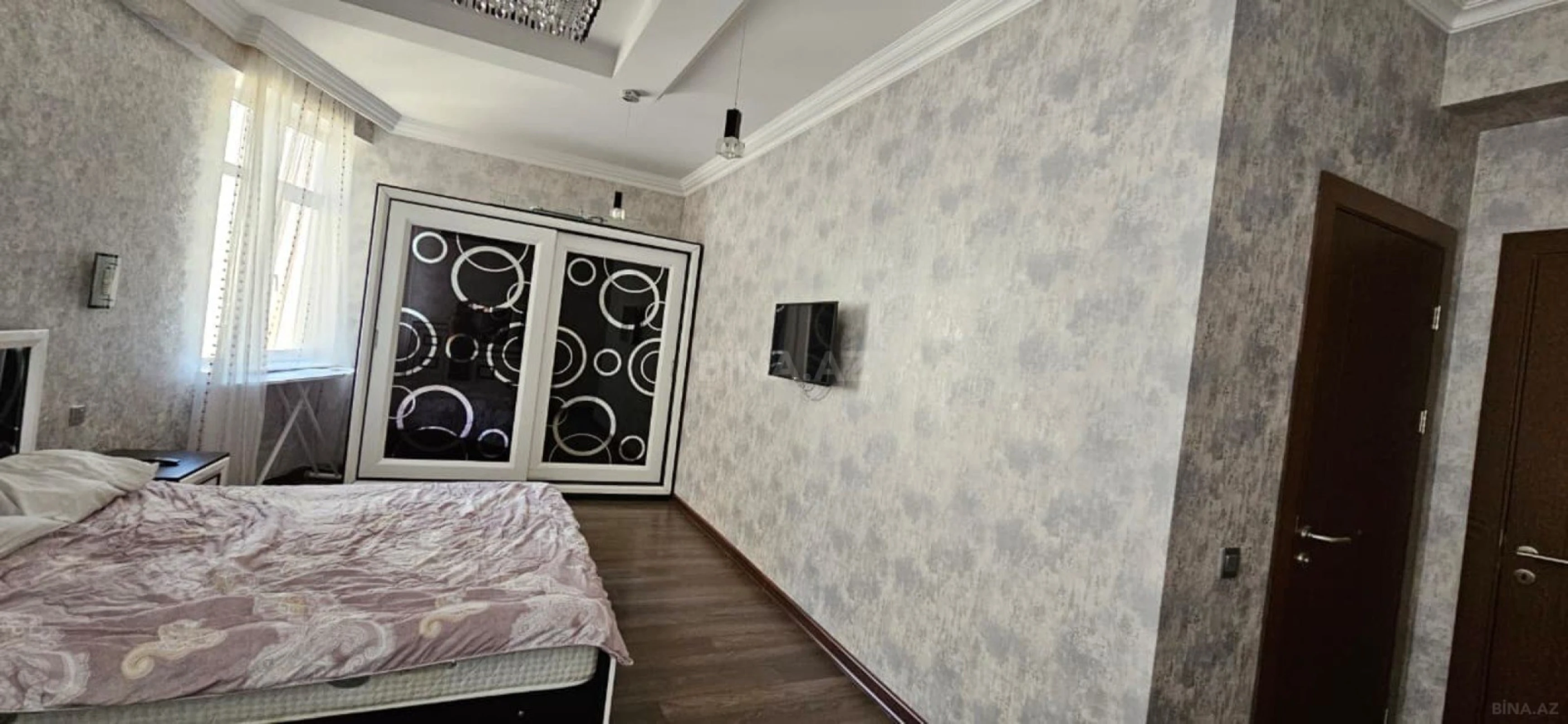 Kirayə verilir 4 otaqlı mənzil 180 m²