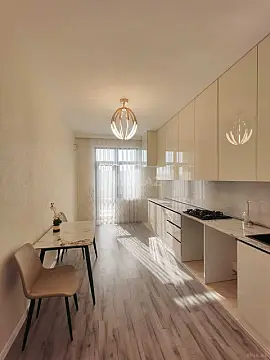 Satılır 2 otaqlı mənzil 101 m²
