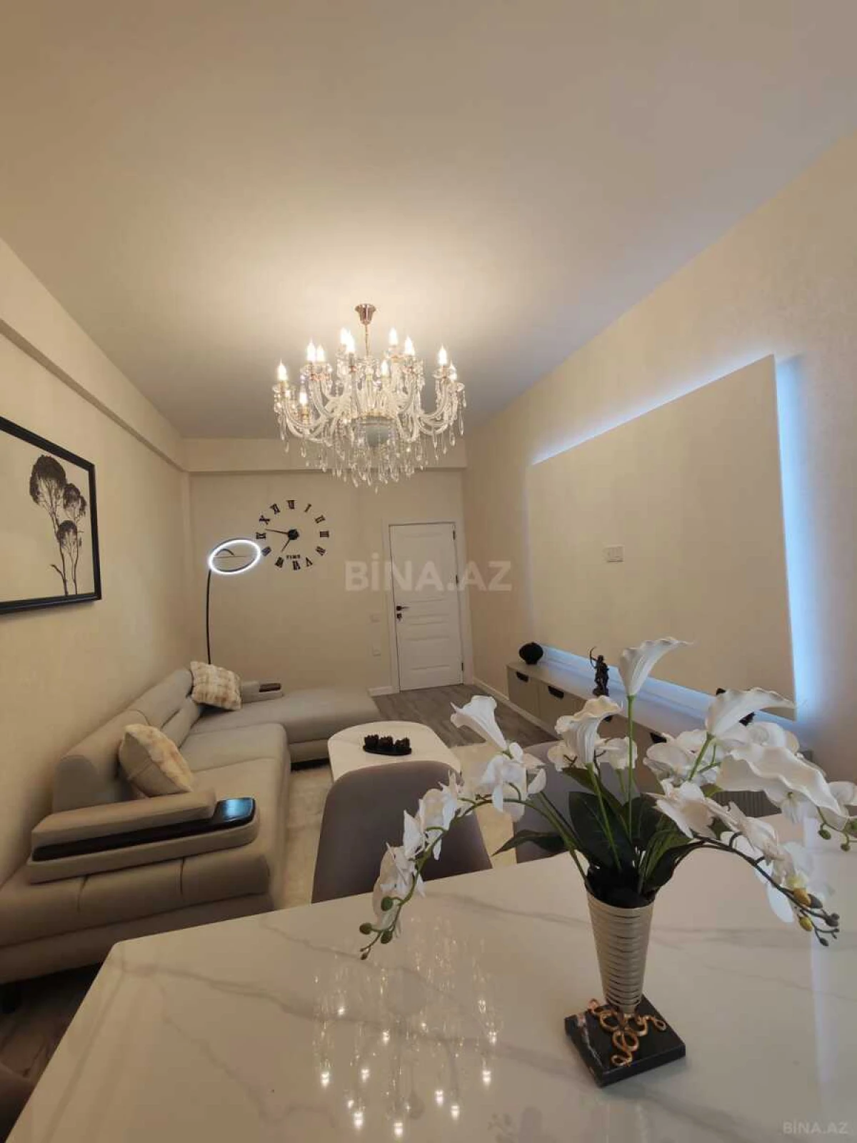 Satılır 2 otaqlı mənzil 101 m²