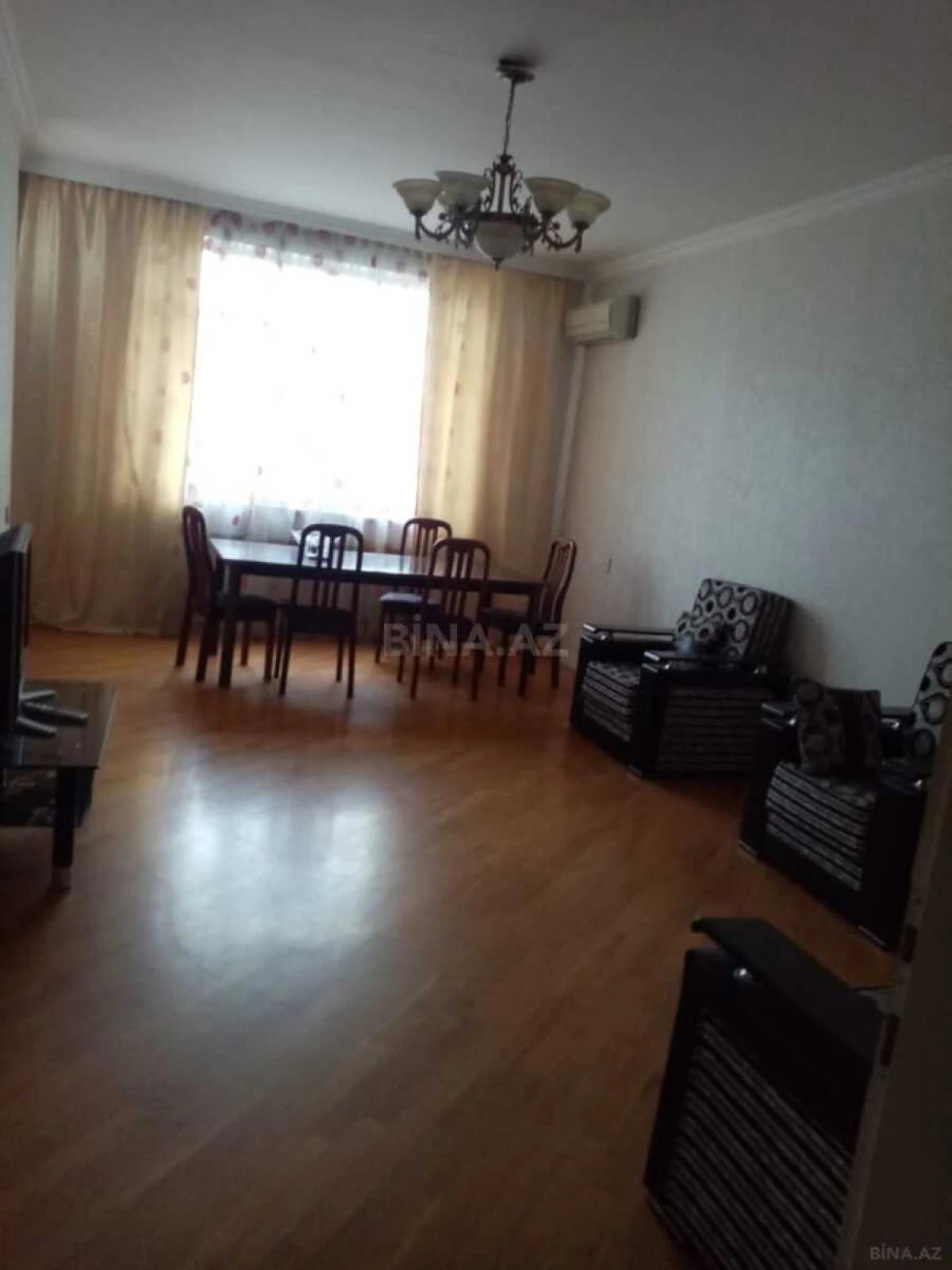 Kirayə verilir 2 otaqlı mənzil 110 m²