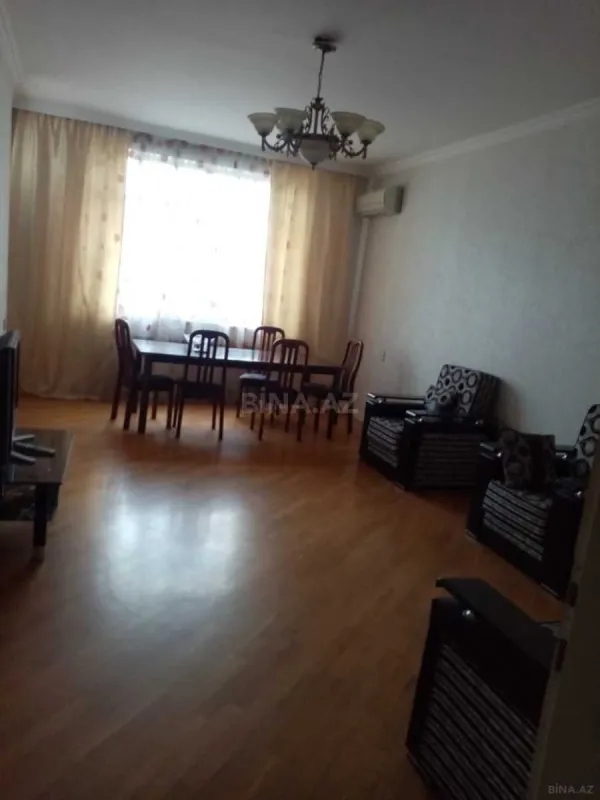 Kirayə verilir 2 otaqlı mənzil 110 m²