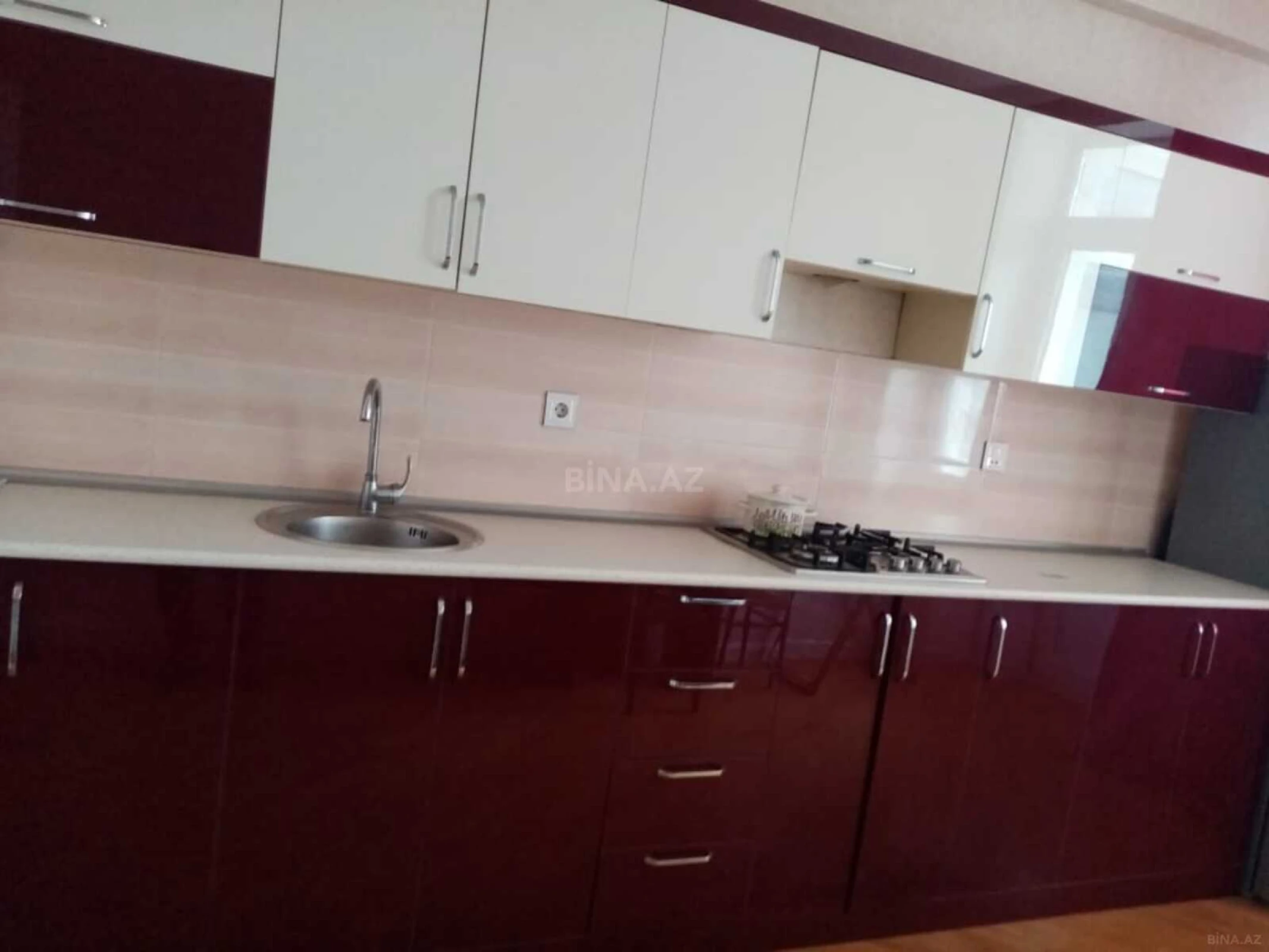 Kirayə verilir 2 otaqlı mənzil 110 m²