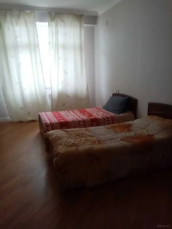 Kirayə verilir 2 otaqlı mənzil 110 m²