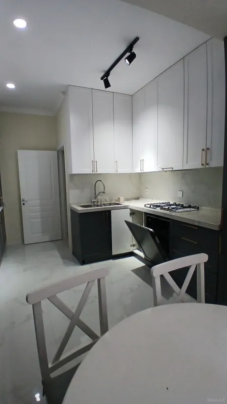 Kirayə verilir 3 otaqlı mənzil 115 m²