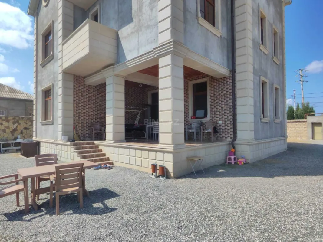 Satılır 5 otaqlı həyət evi 500 m²