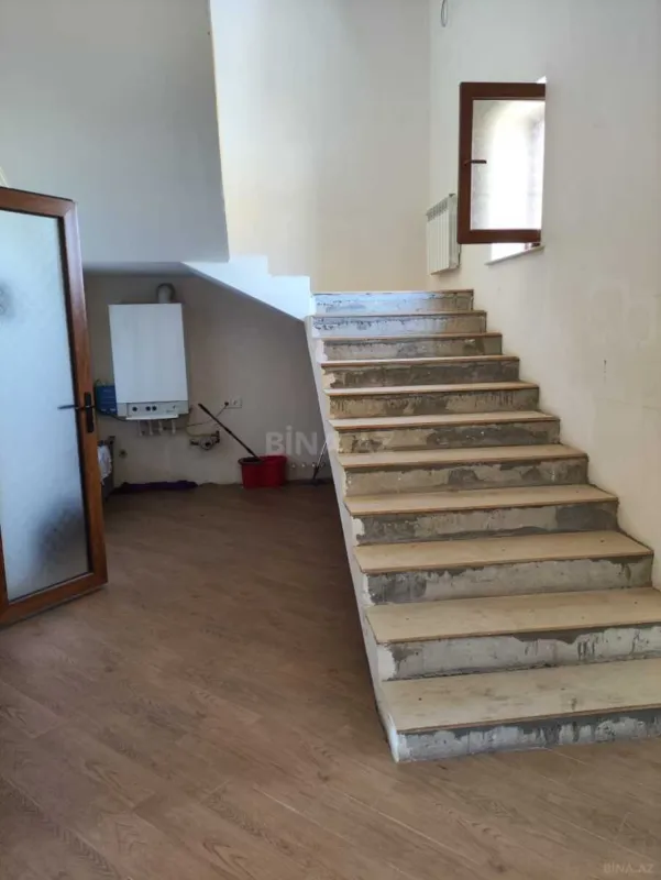 Satılır 5 otaqlı həyət evi 500 m²