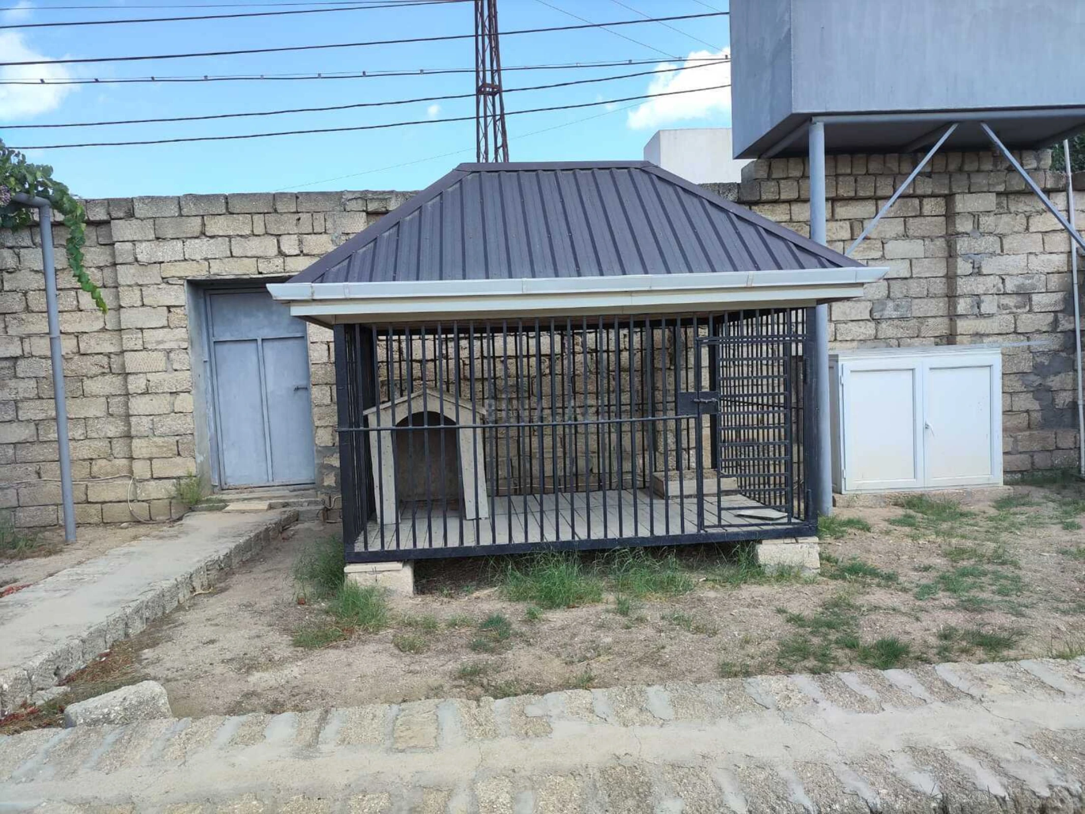 Satılır 5 otaqlı həyət evi 500 m²
