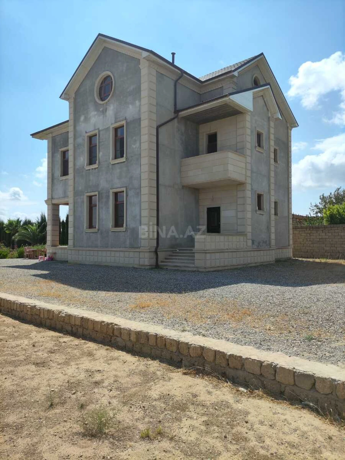 Satılır 5 otaqlı həyət evi 500 m²