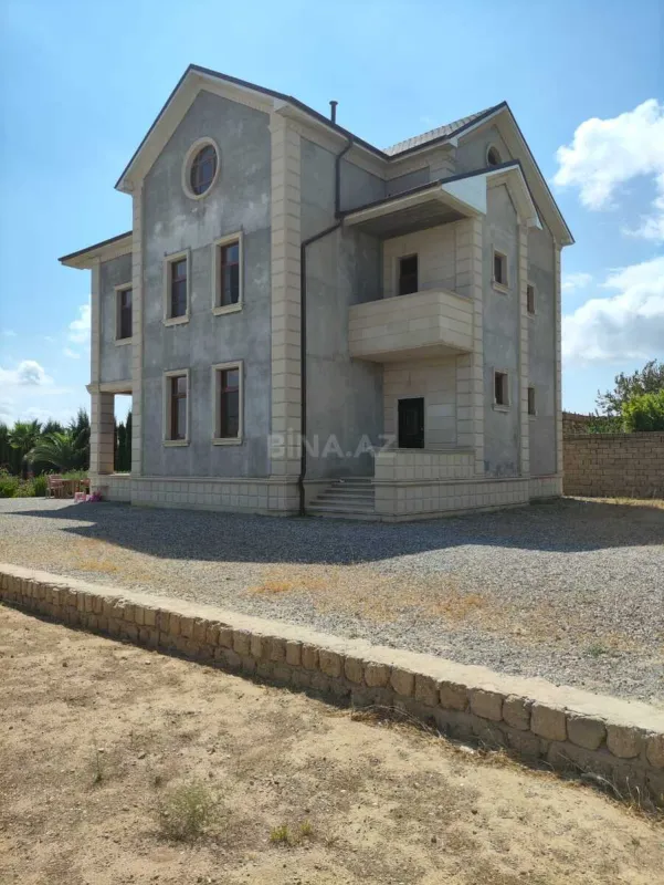 Satılır 5 otaqlı həyət evi 500 m²