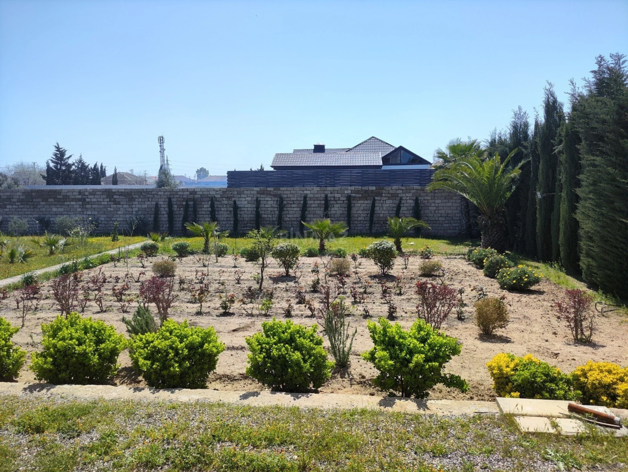 Satılır 5 otaqlı həyət evi 500 m²