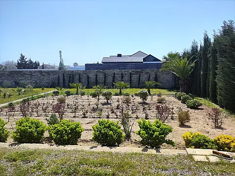 Satılır 5 otaqlı həyət evi 500 m²