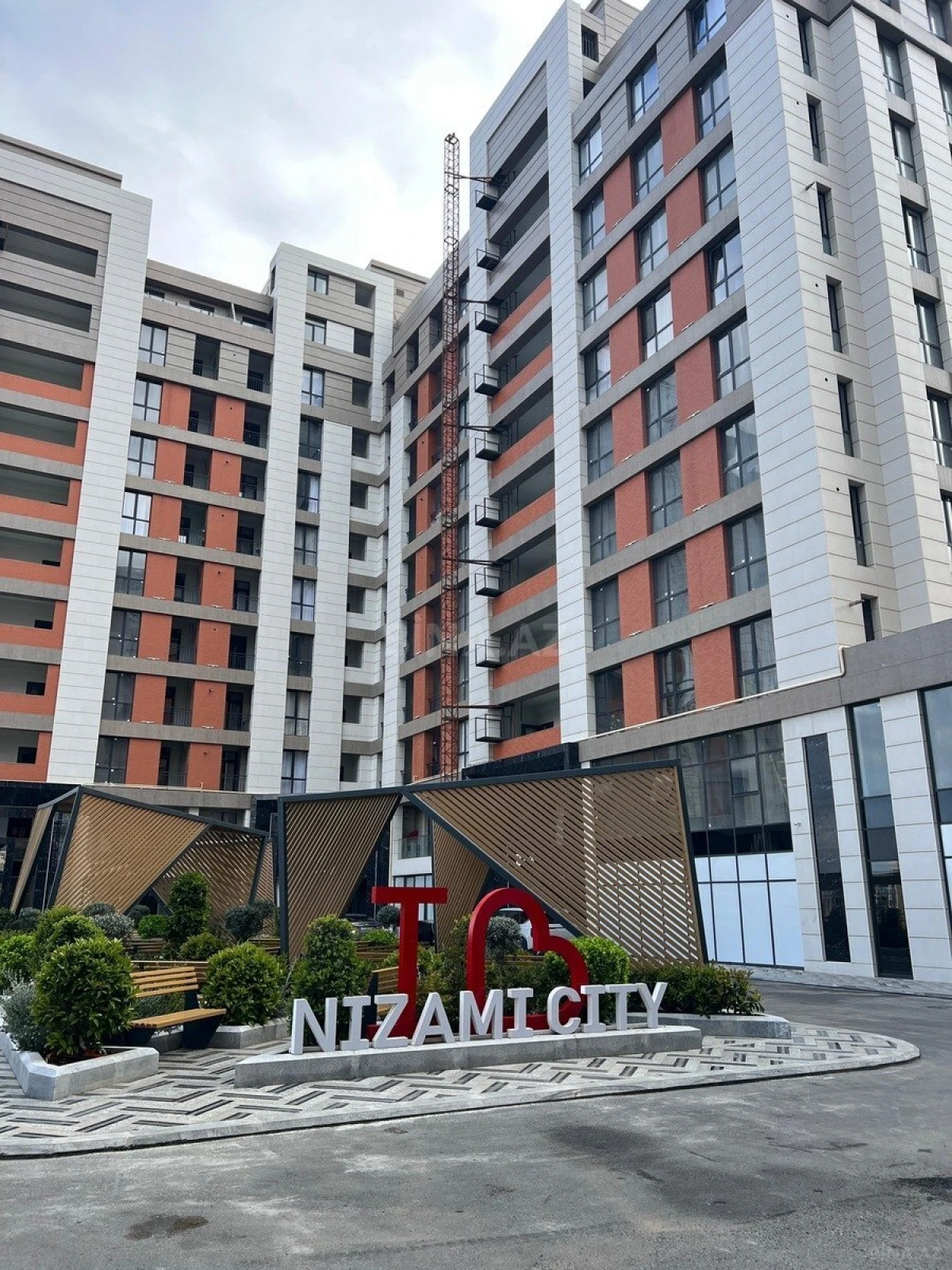 Kirayə verilir 2 otaqlı mənzil 100 m²