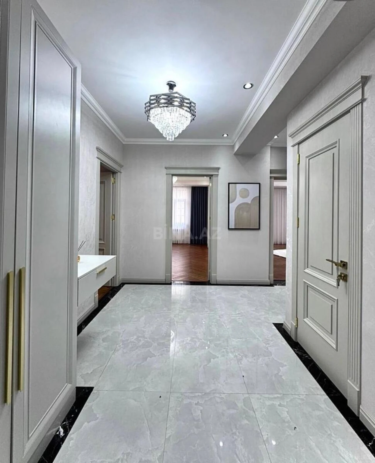 Satılır 3 otaqlı mənzil 140 m²