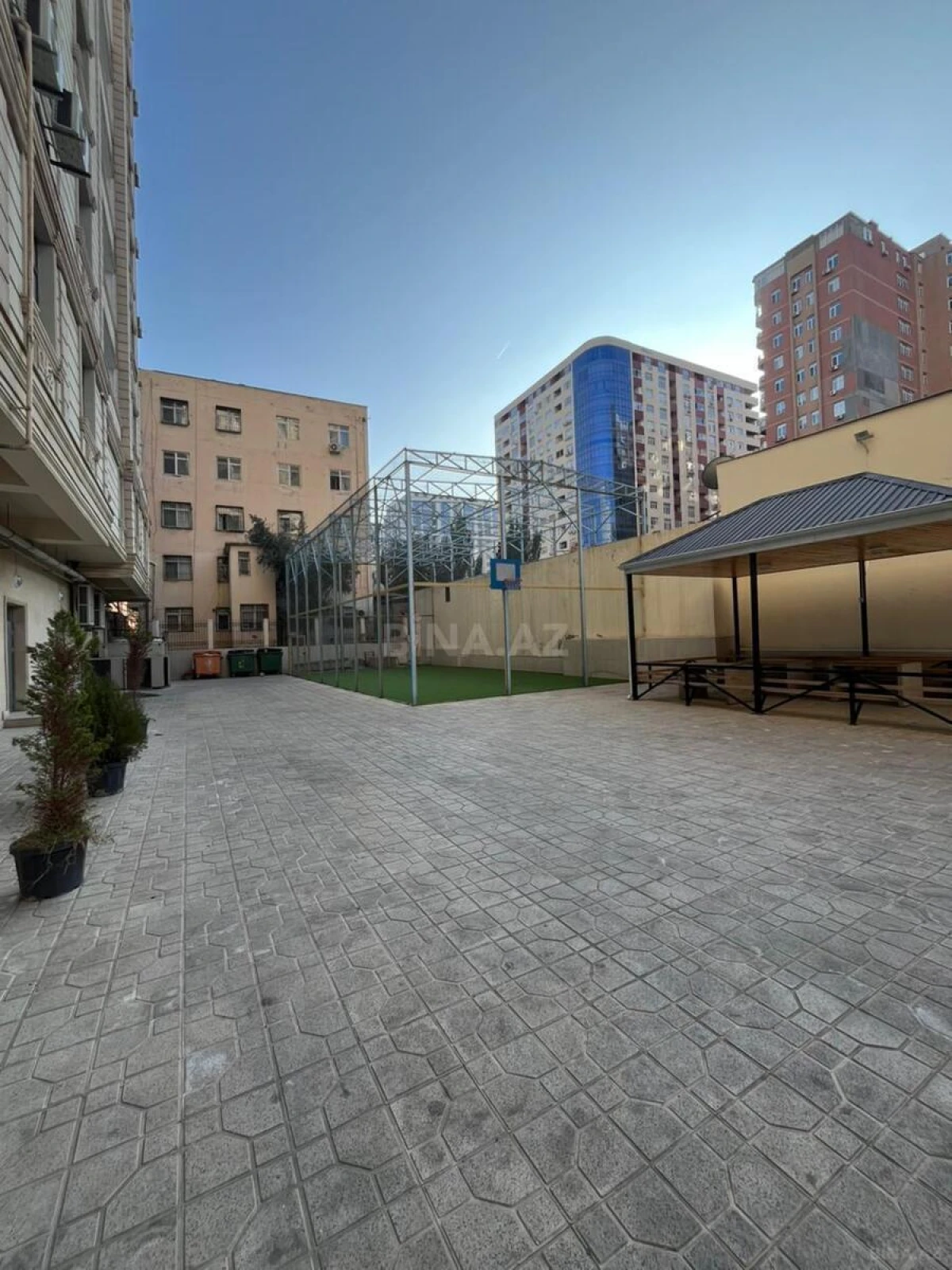 Satılır 3 otaqlı mənzil 140 m²