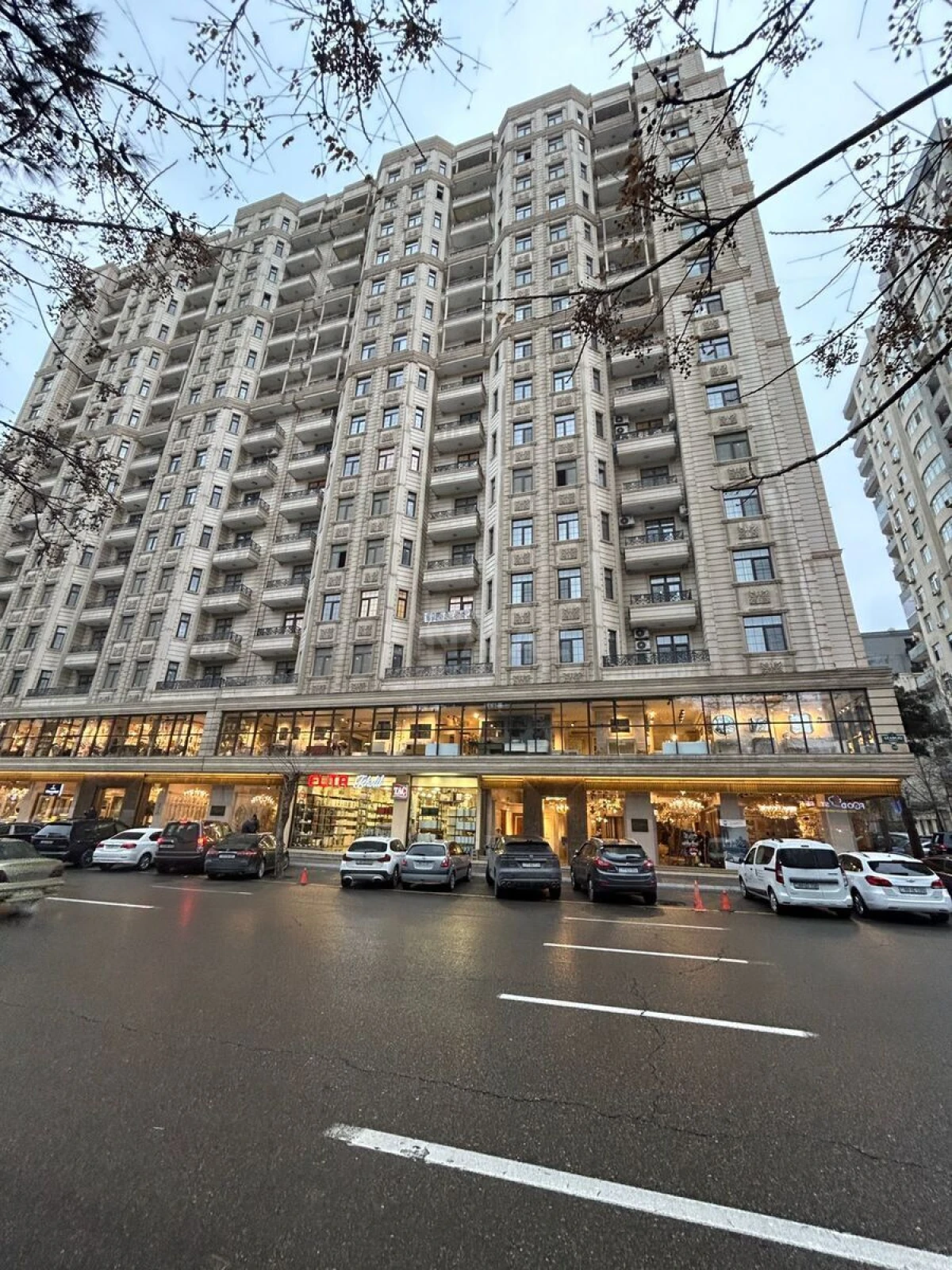 Satılır 3 otaqlı mənzil 140 m²