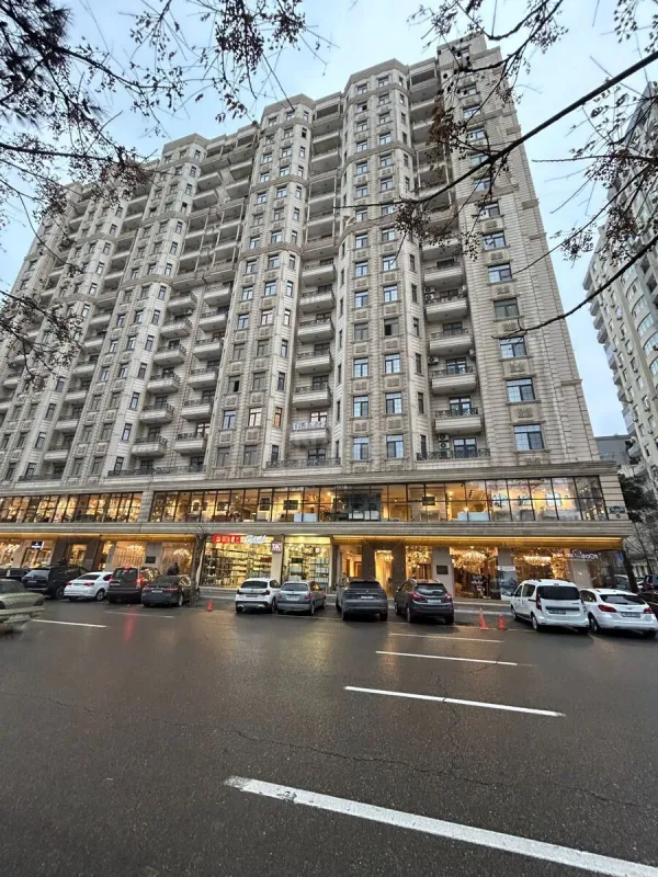 Satılır 3 otaqlı mənzil 140 m²