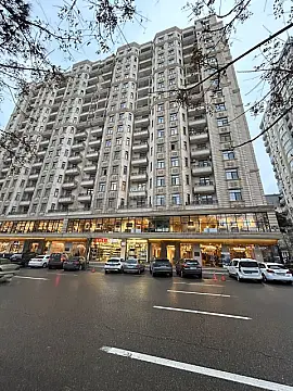 Satılır 3 otaqlı mənzil 140 m²