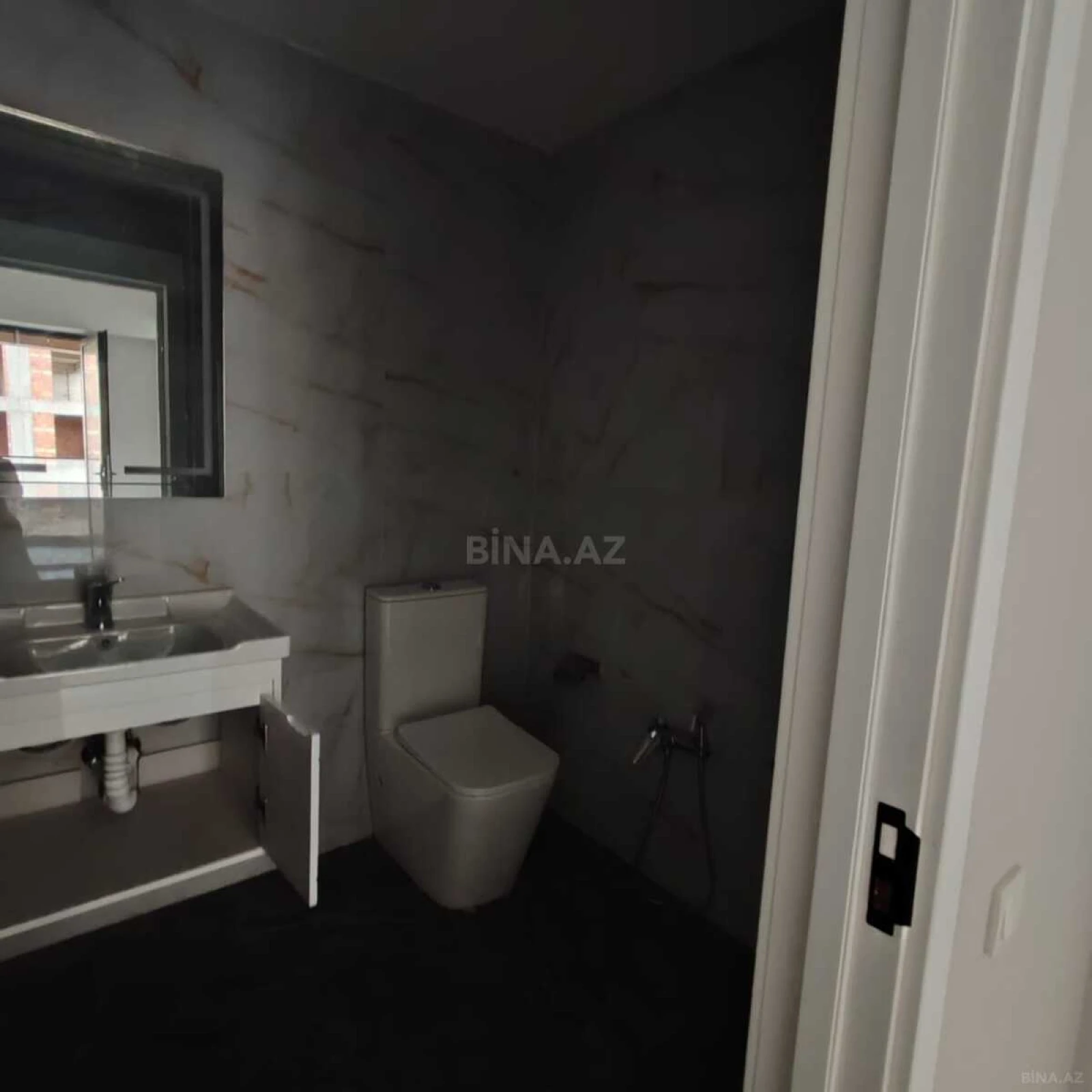 Satılır 2 otaqlı mənzil 65 m²