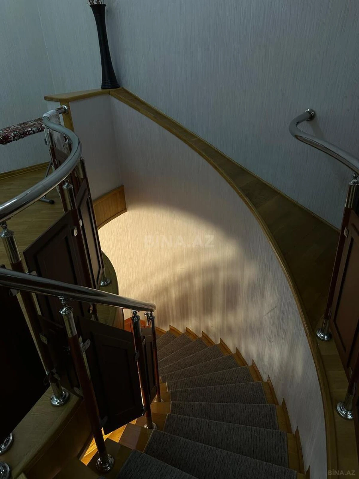 Kirayə verilir 5 otaqlı mənzil 340 m²