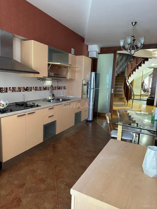 Kirayə verilir 5 otaqlı mənzil 340 m²