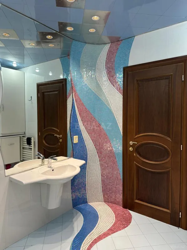 Kirayə verilir 5 otaqlı mənzil 340 m²