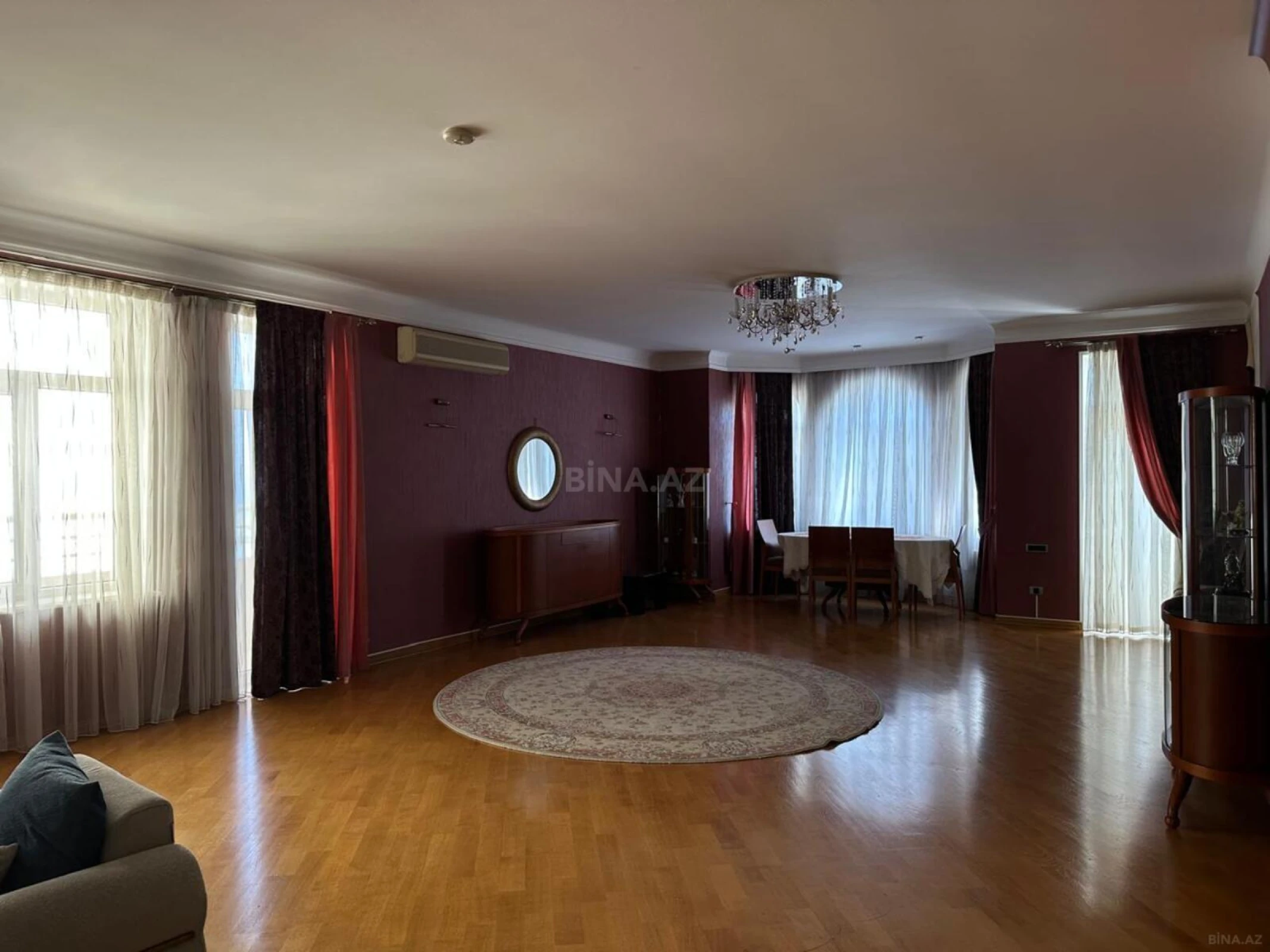 Kirayə verilir 5 otaqlı mənzil 340 m²