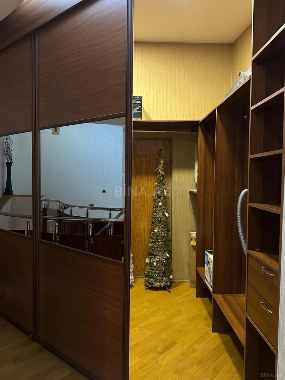 Kirayə verilir 5 otaqlı mənzil 340 m²