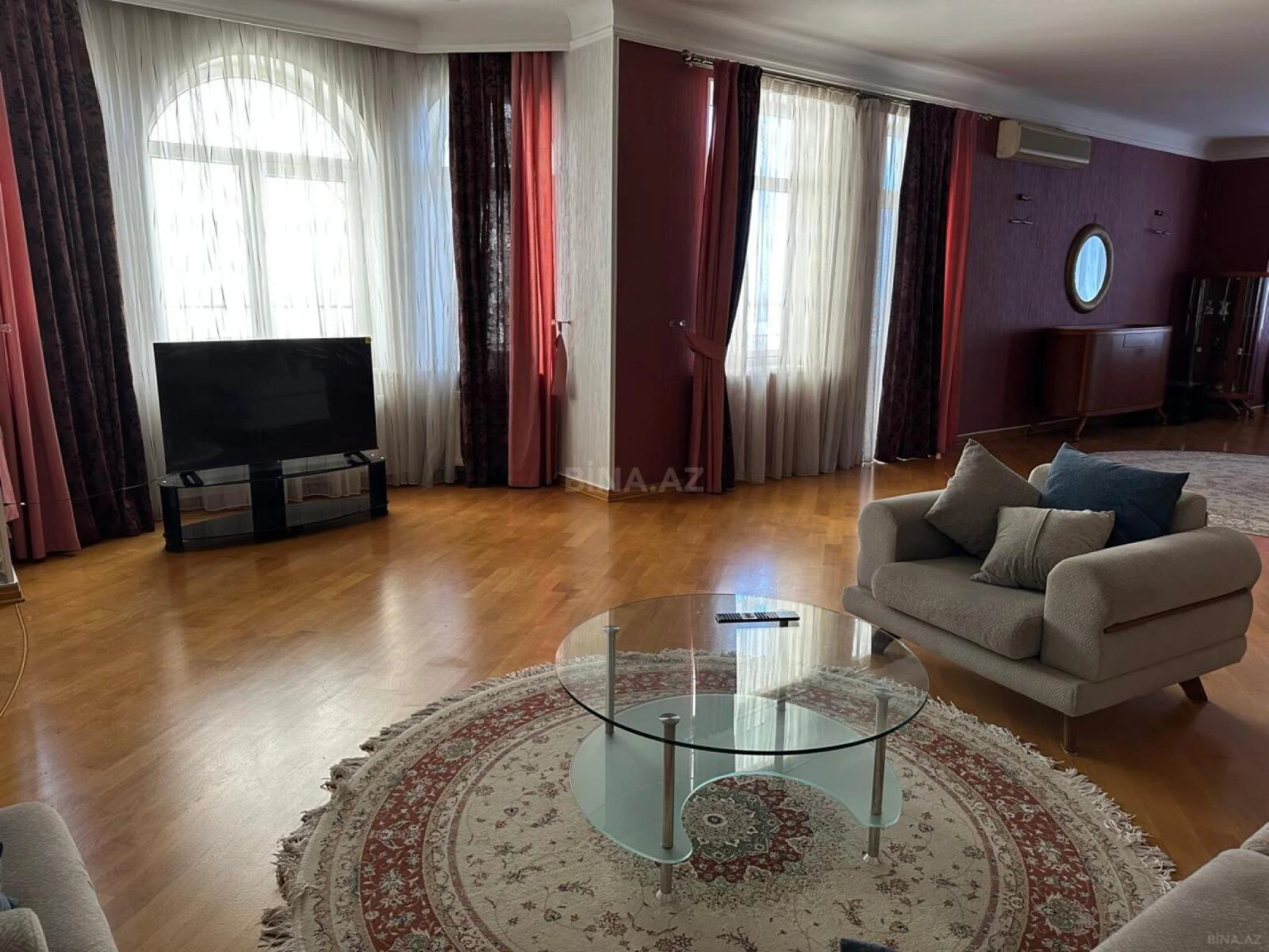 Kirayə verilir 5 otaqlı mənzil 340 m²