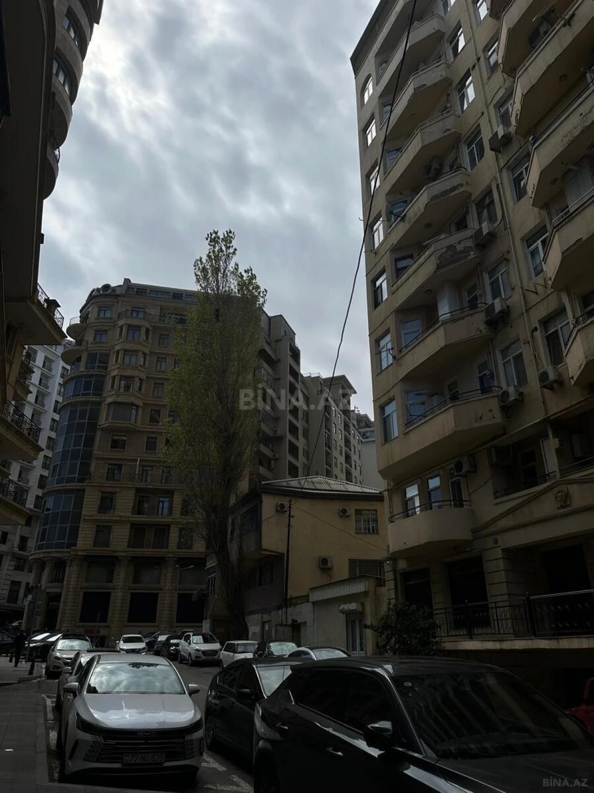 Kirayə verilir 5 otaqlı mənzil 340 m²