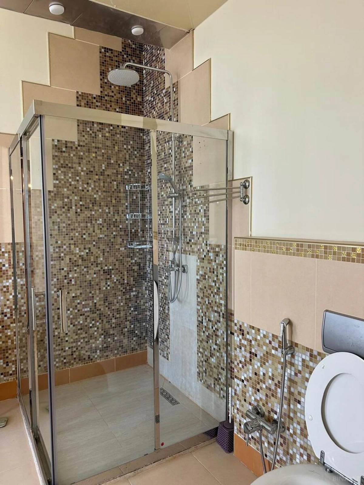 Kirayə verilir 5 otaqlı mənzil 340 m²