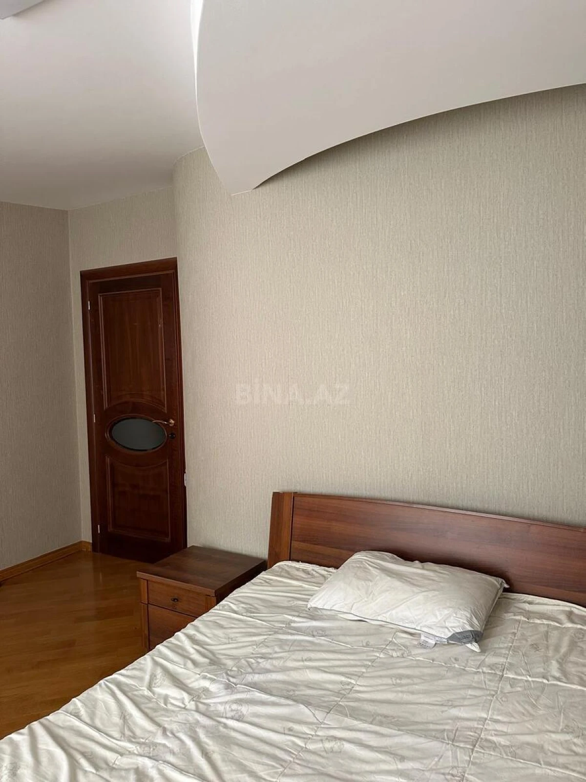 Kirayə verilir 5 otaqlı mənzil 340 m²