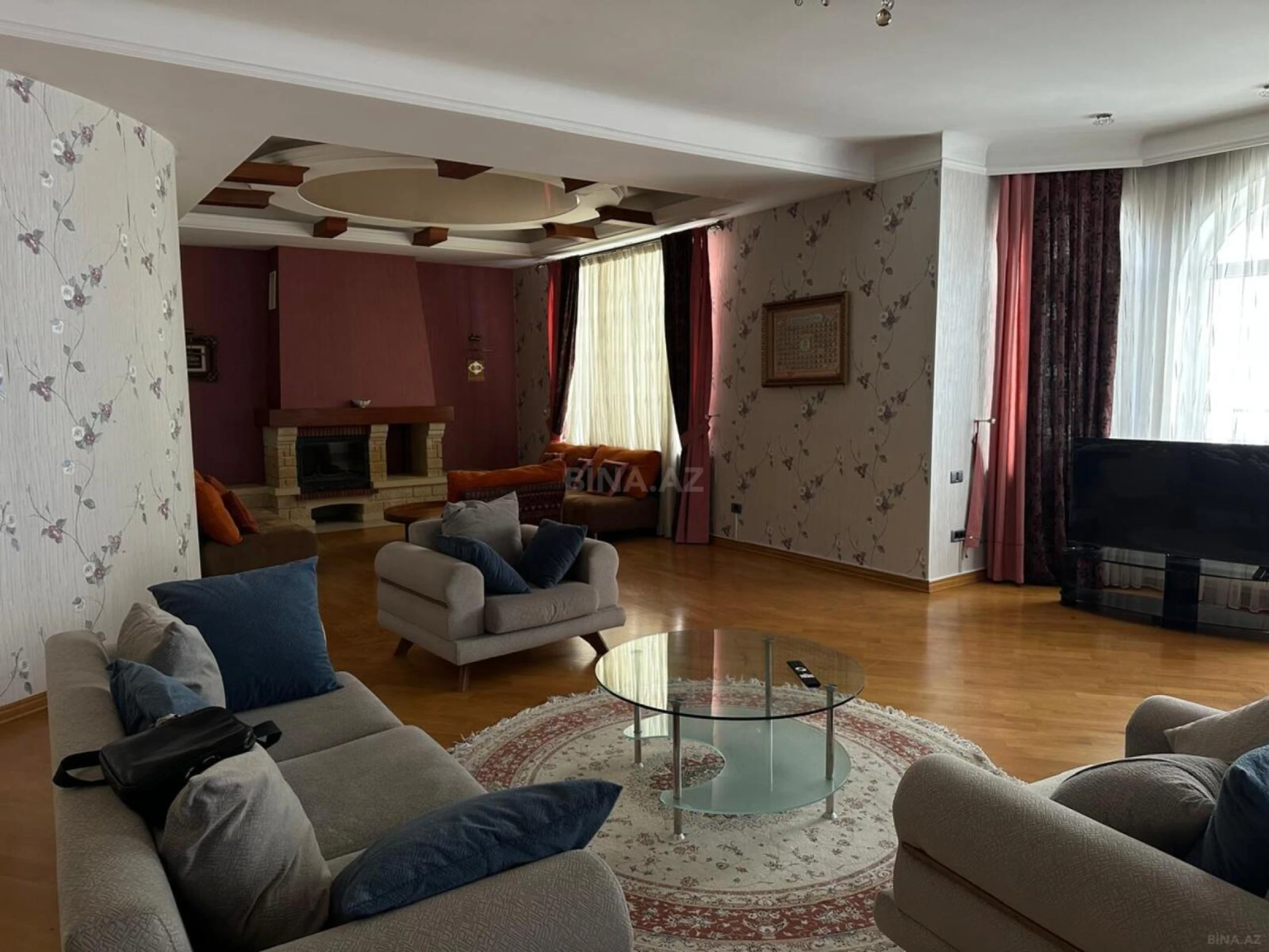 Kirayə verilir 5 otaqlı mənzil 340 m²