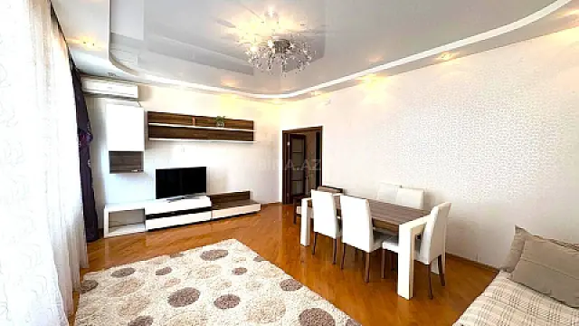 Satılır 3 otaqlı mənzil 130 m²