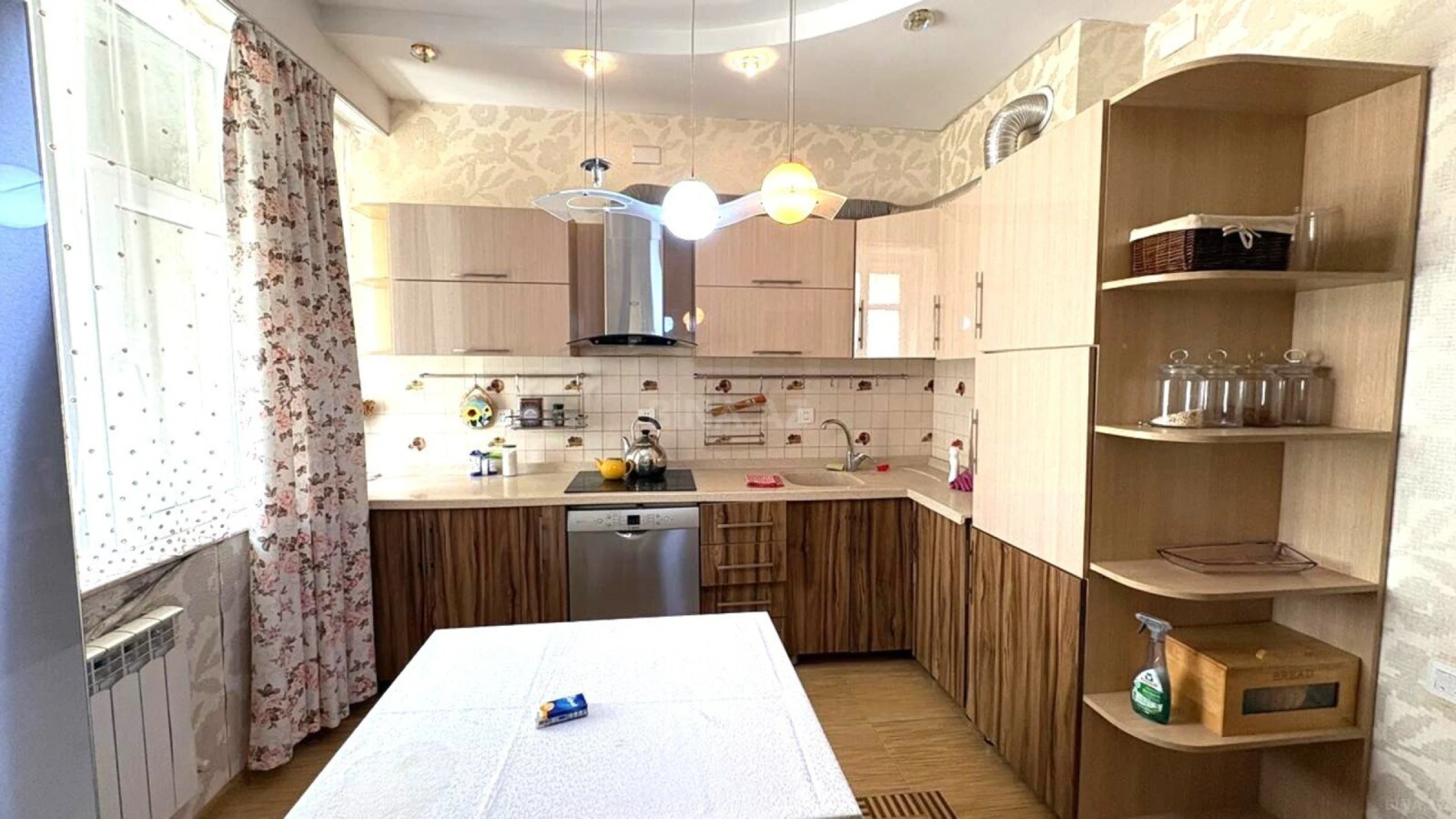 Satılır 3 otaqlı mənzil 130 m²