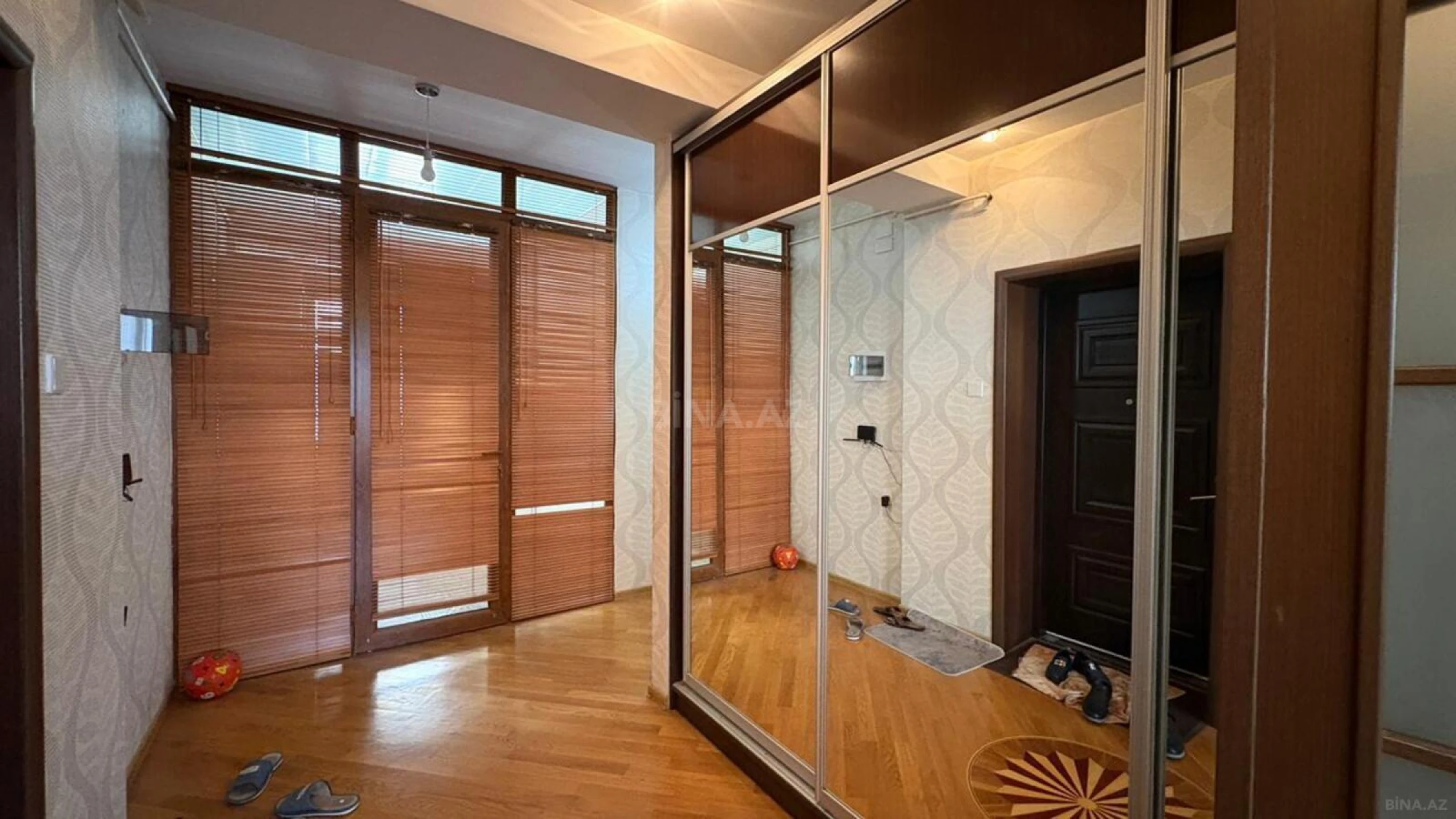 Satılır 3 otaqlı mənzil 130 m²