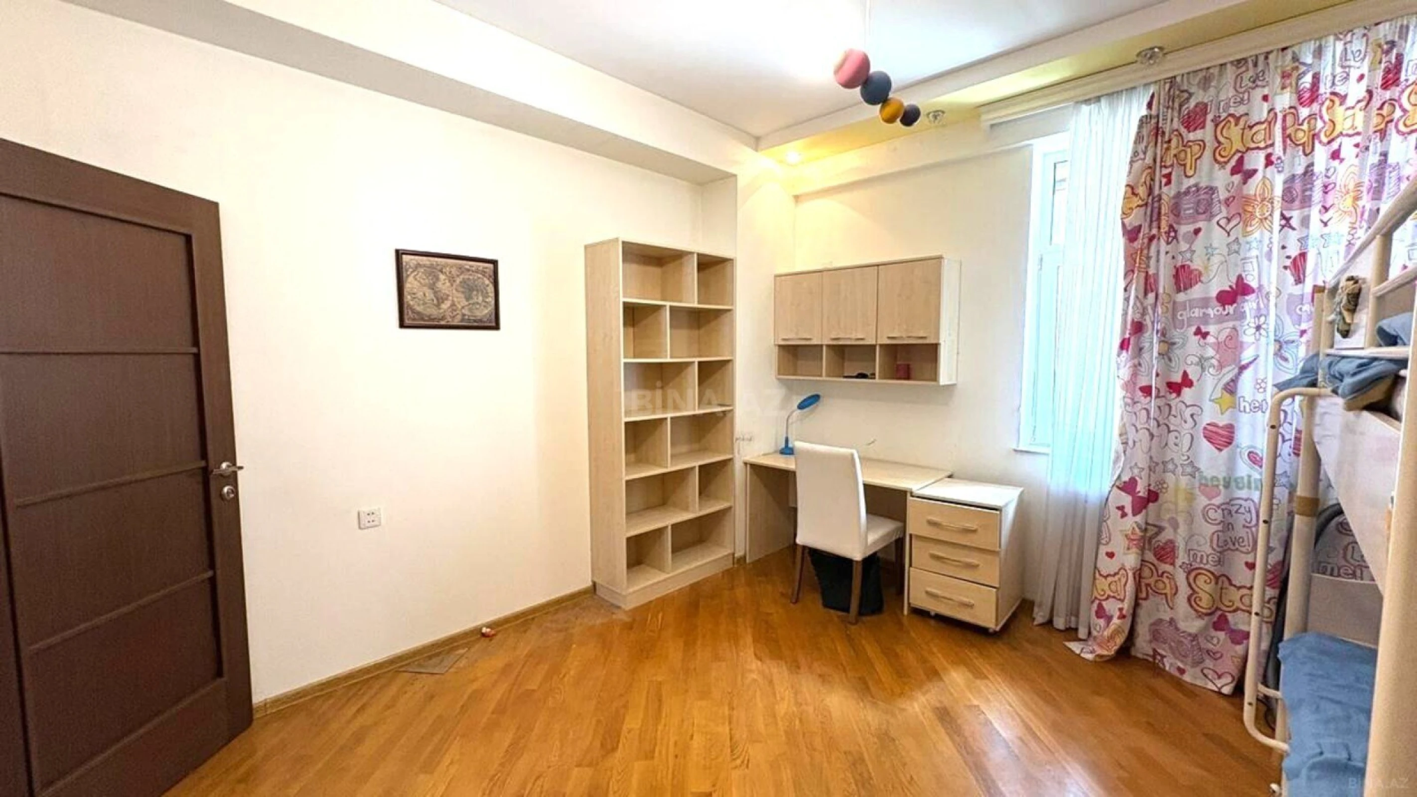 Satılır 3 otaqlı mənzil 130 m²