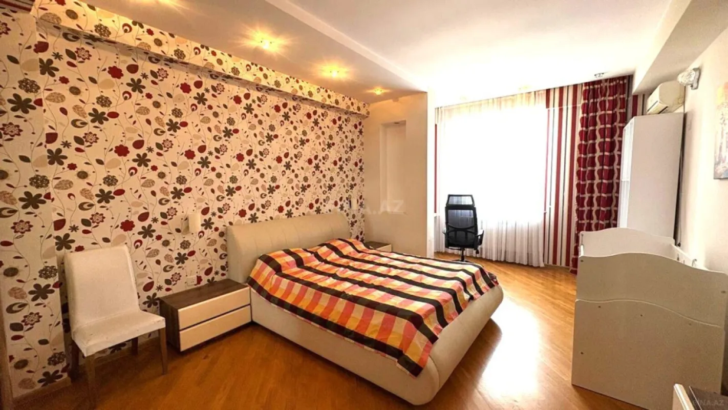 Satılır 3 otaqlı mənzil 130 m²