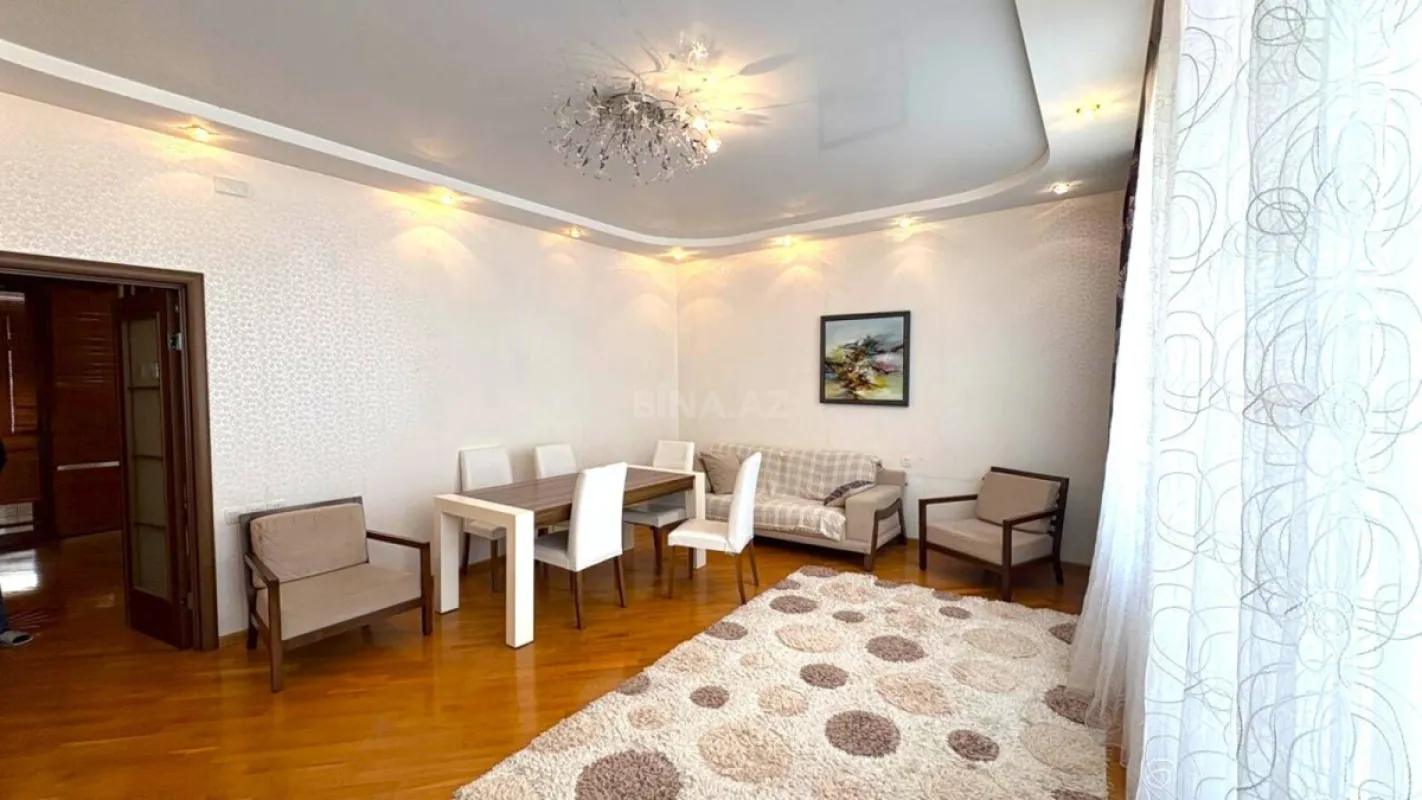 Satılır 3 otaqlı mənzil 130 m²