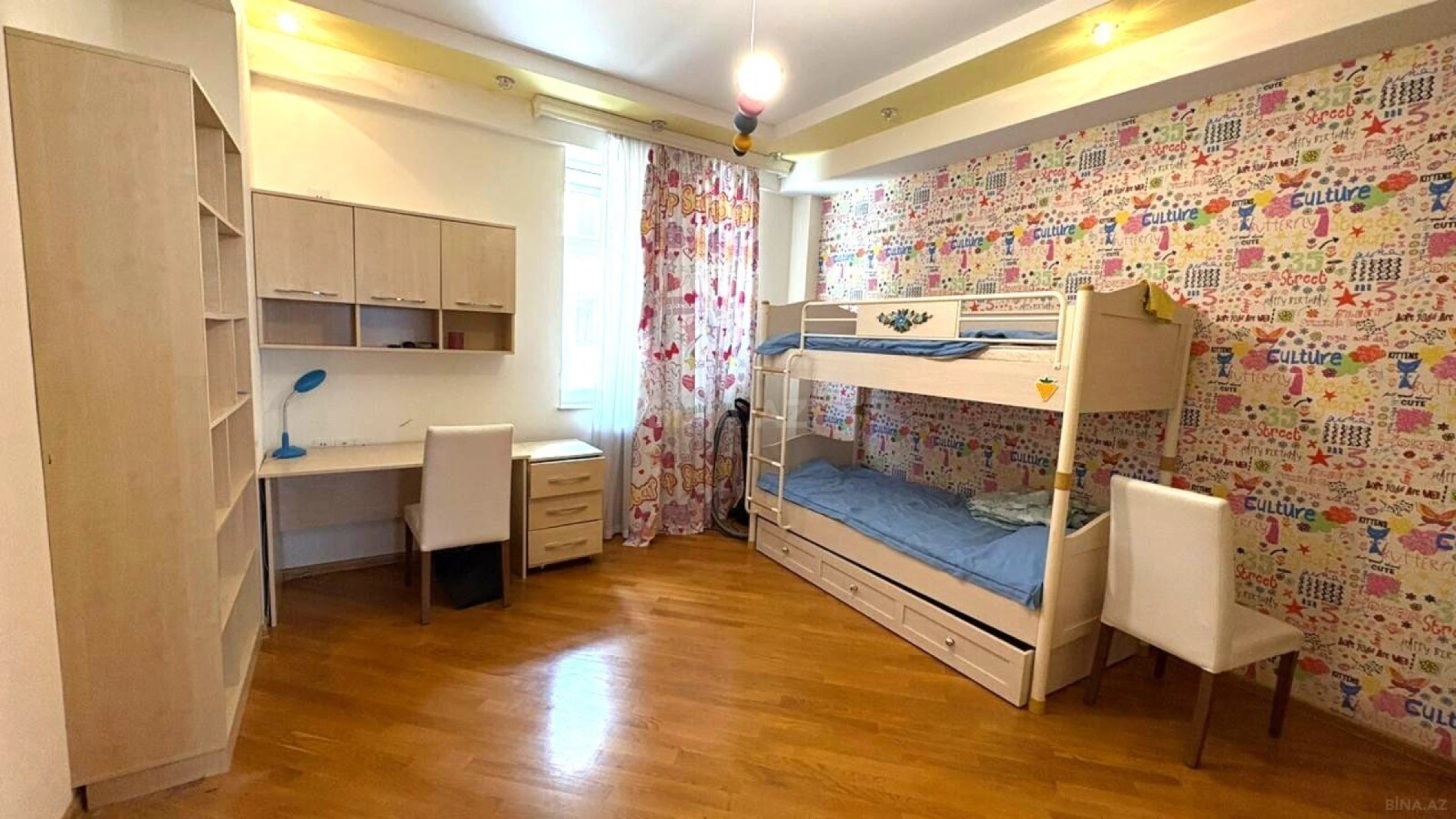 Satılır 3 otaqlı mənzil 130 m²