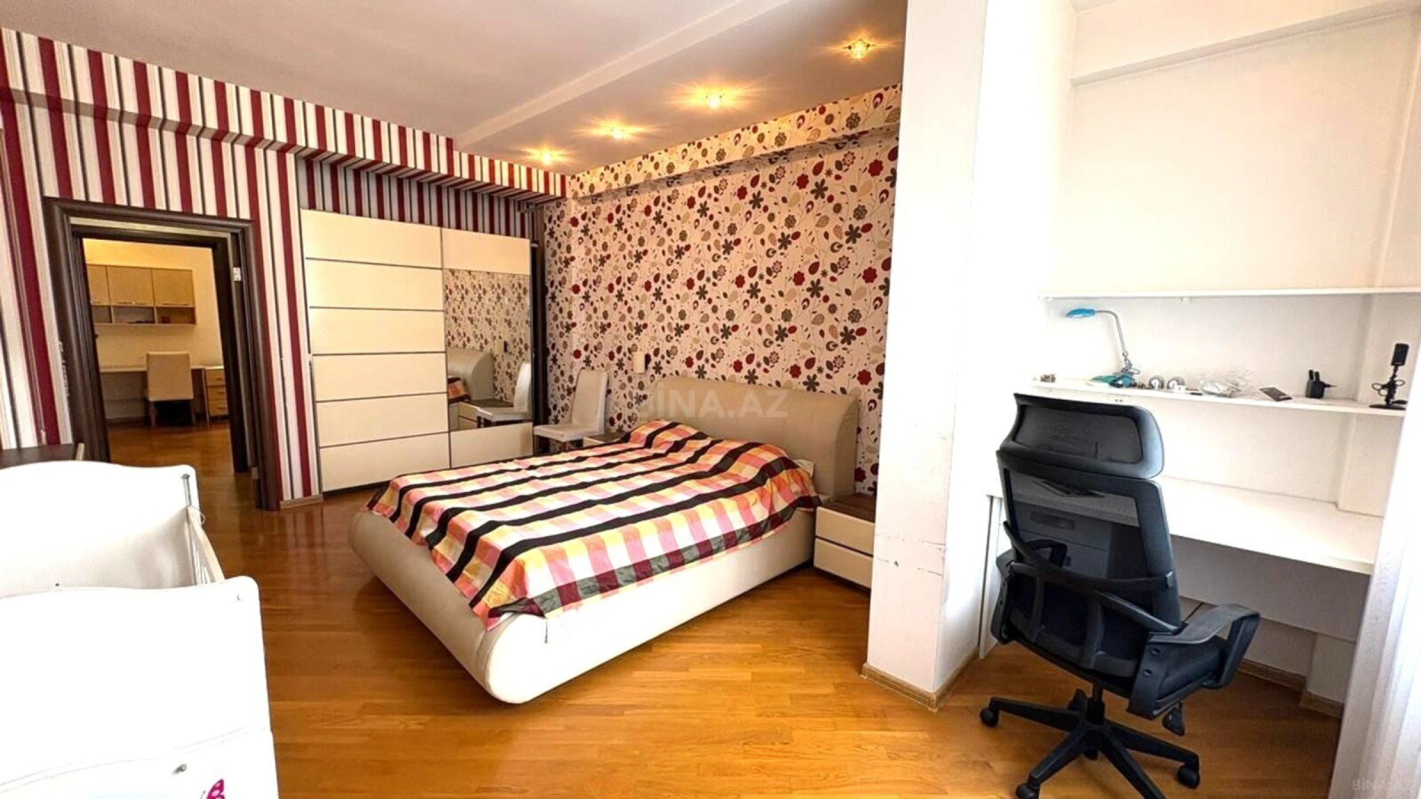 Satılır 3 otaqlı mənzil 130 m²