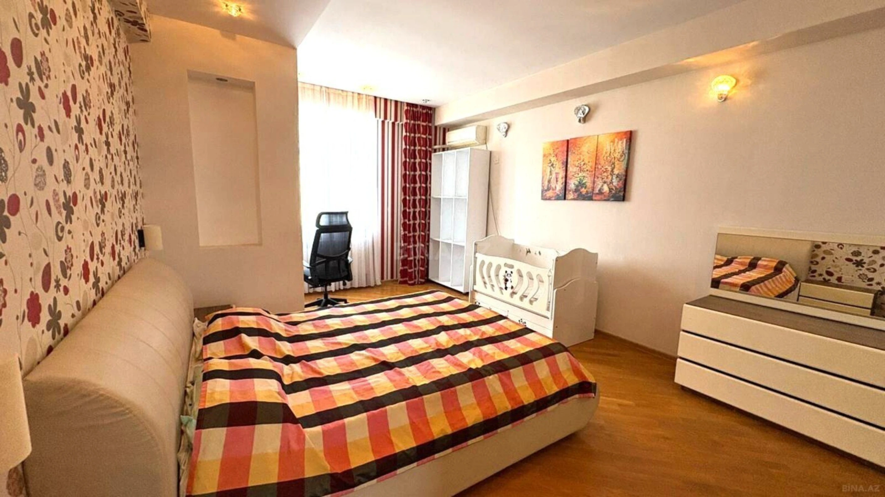 Satılır 3 otaqlı mənzil 130 m²