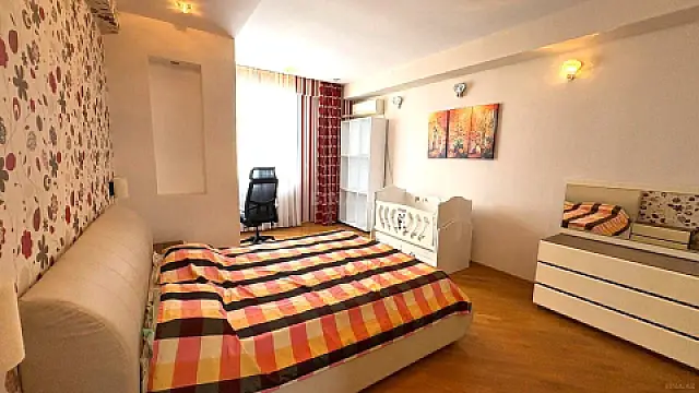 Satılır 3 otaqlı mənzil 130 m²