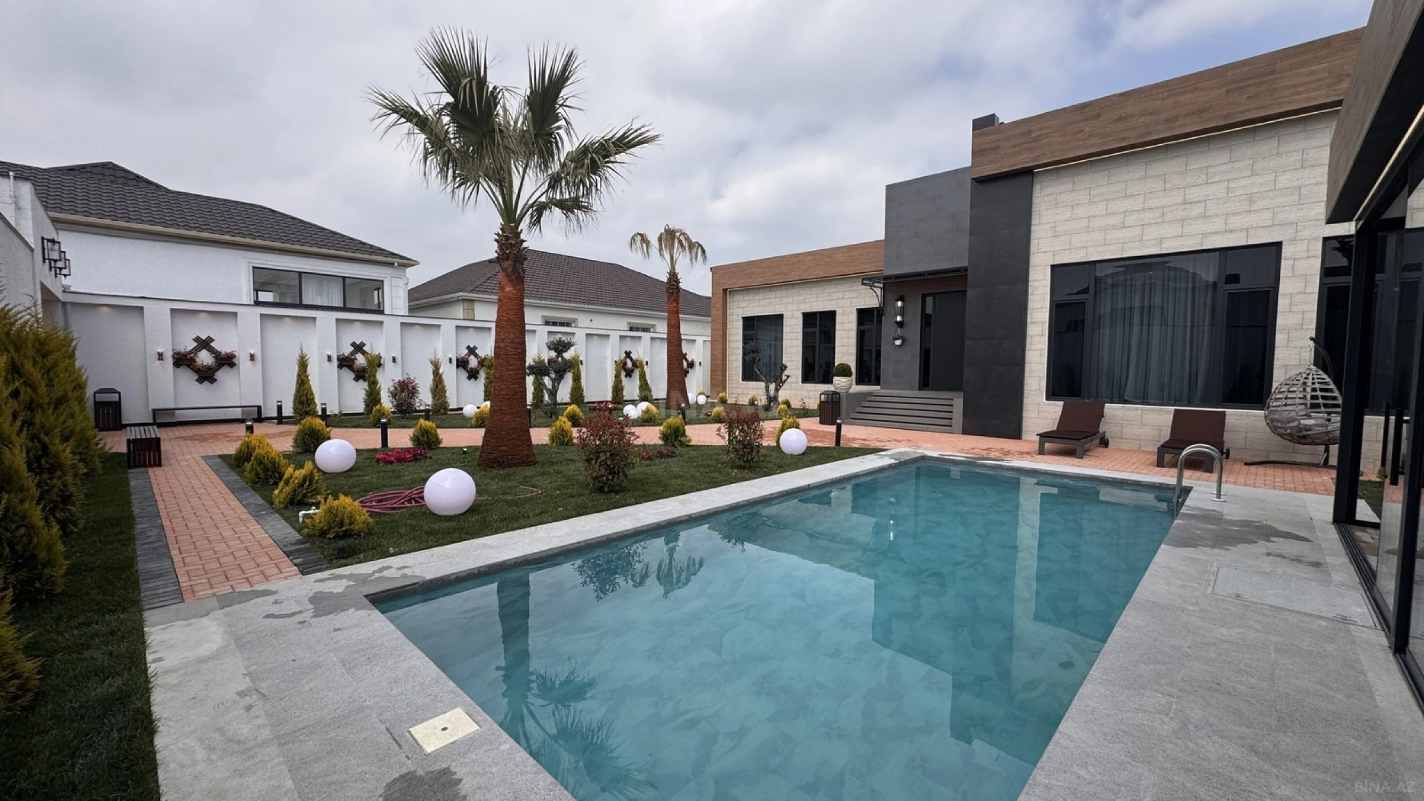 Satılır 5 otaqlı həyət evi 250 m²