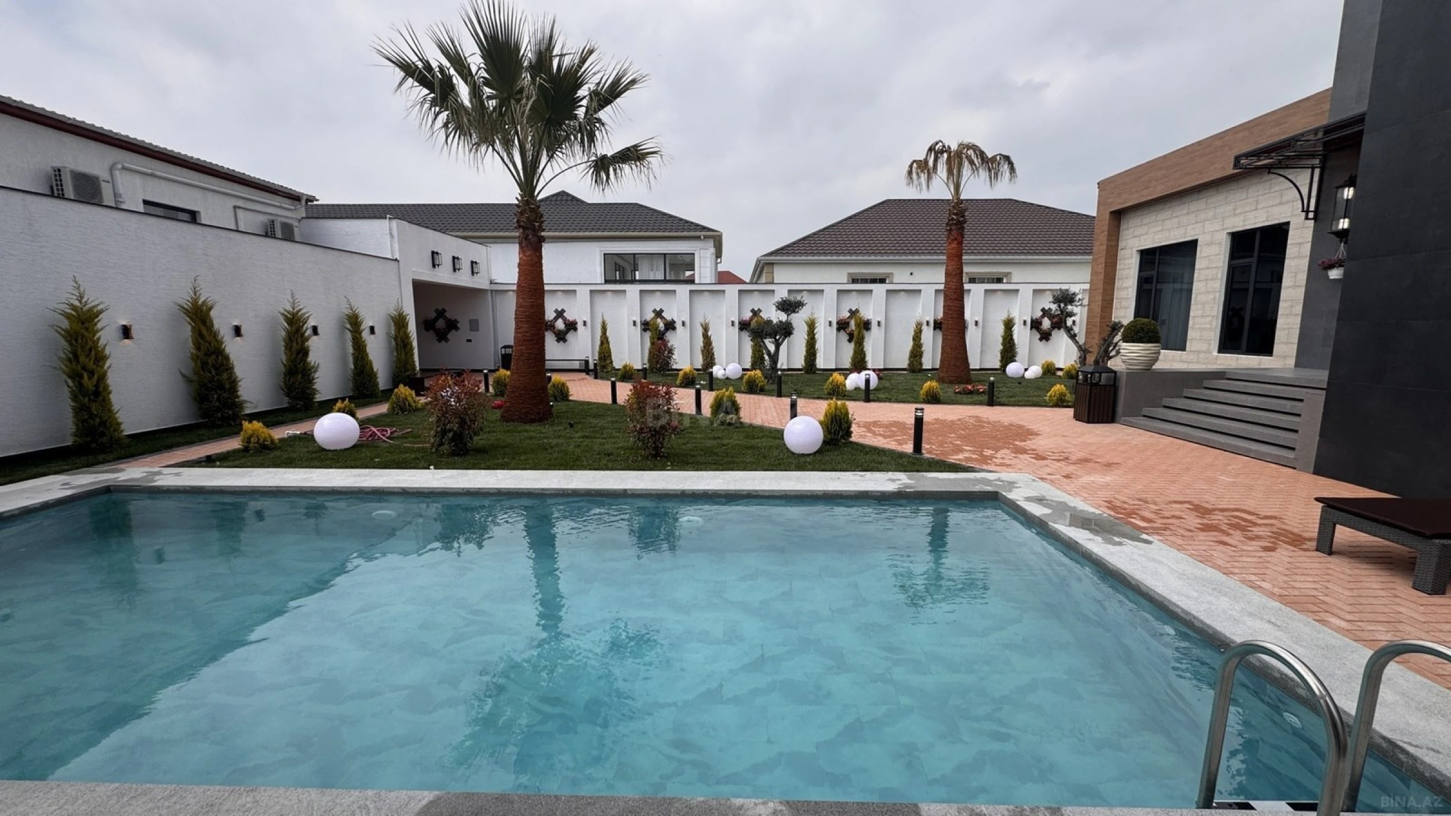 Satılır 5 otaqlı həyət evi 250 m²