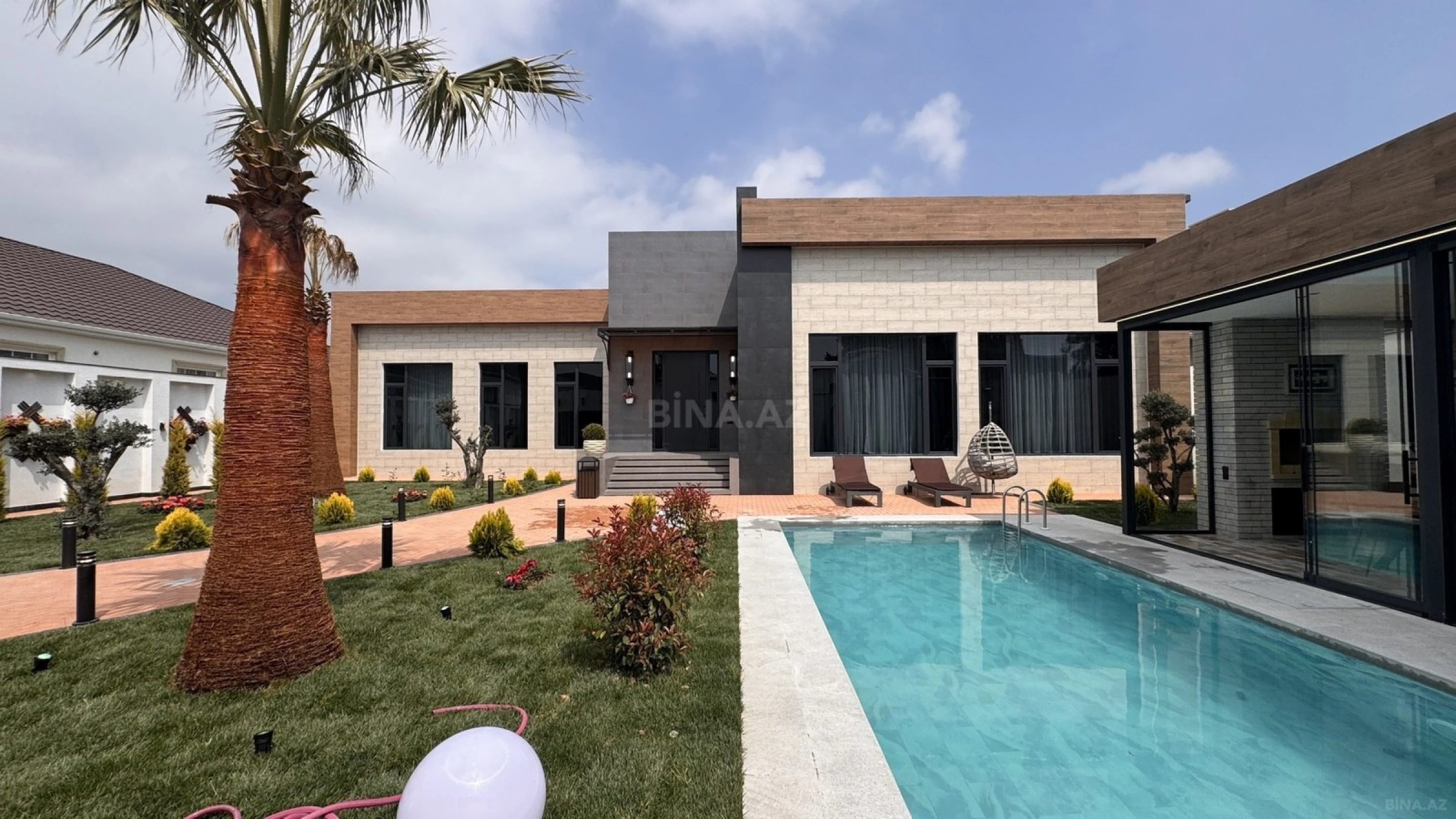 Satılır 5 otaqlı həyət evi 250 m²