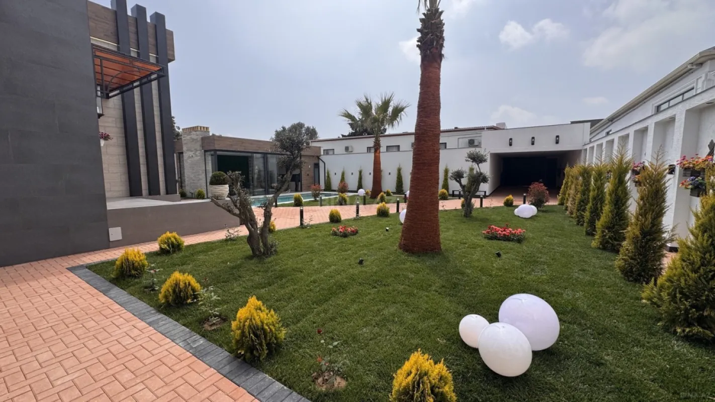 Satılır 5 otaqlı həyət evi 250 m²