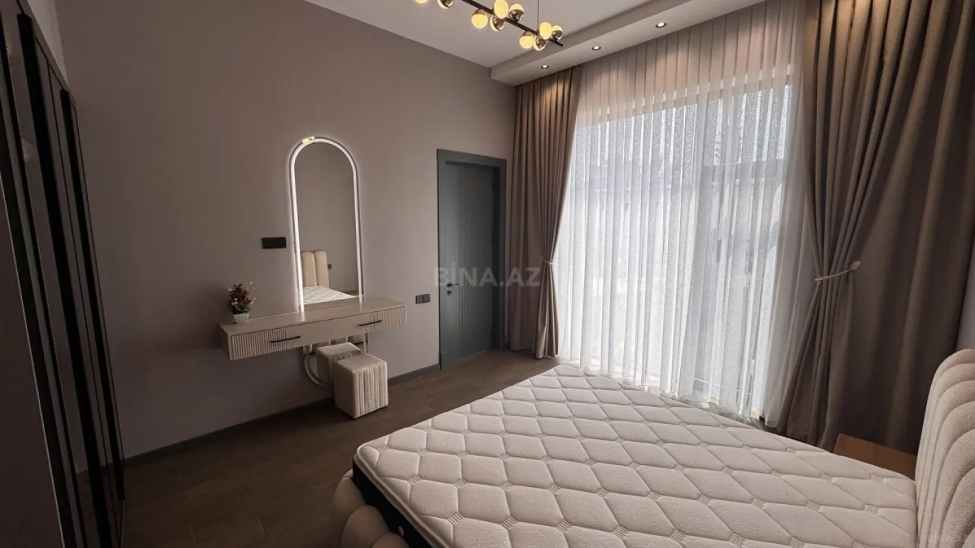 Satılır 5 otaqlı həyət evi 250 m²