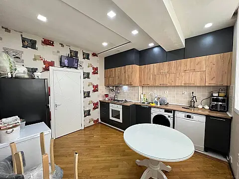 Satılır 3 otaqlı mənzil 108 m²