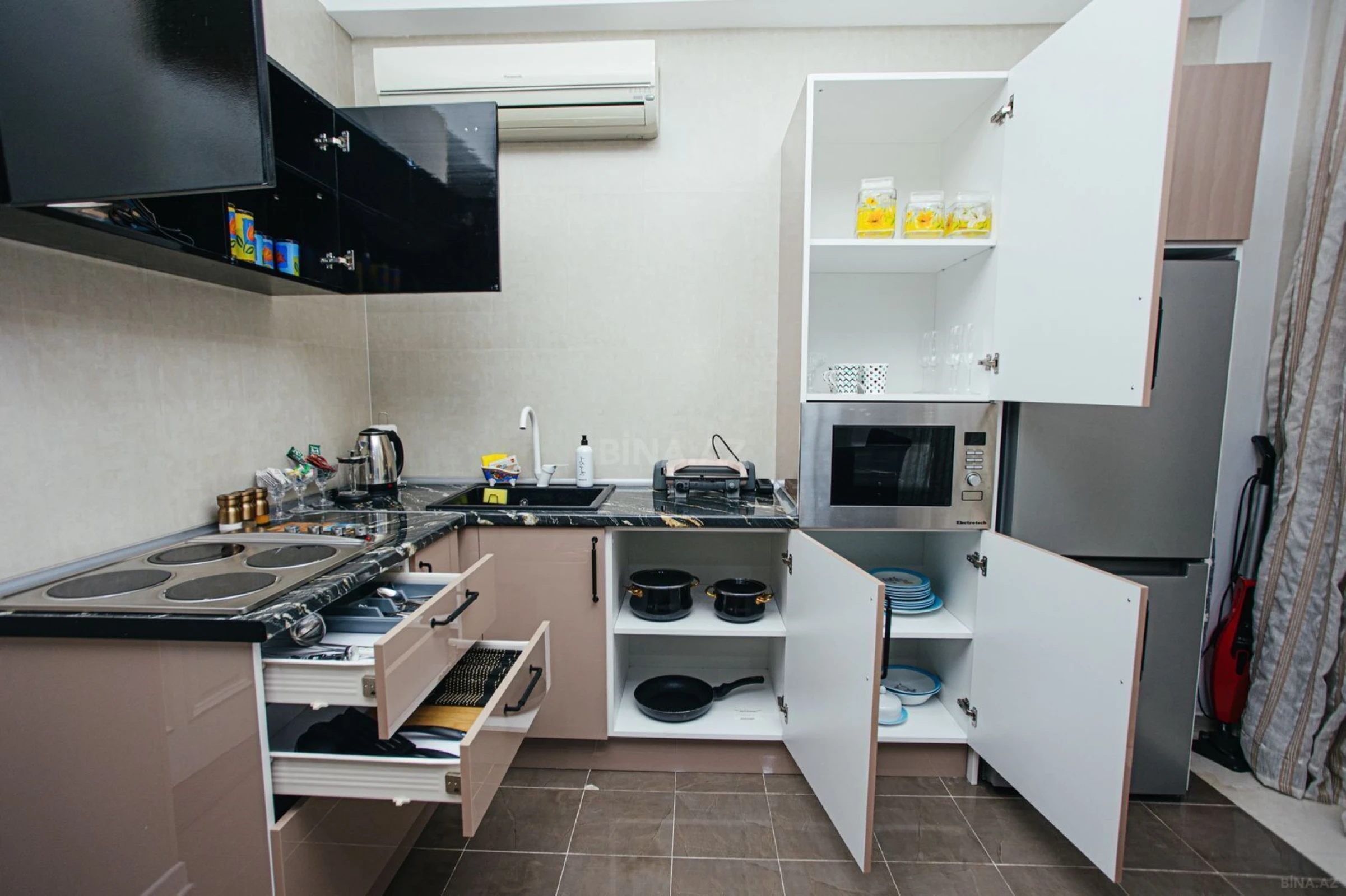 Kirayə verilir 3 otaqlı mənzil 170 m²