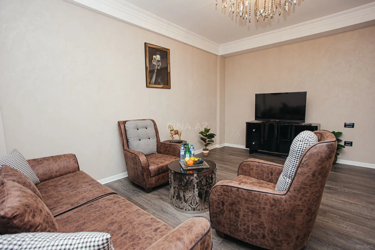 Kirayə verilir 3 otaqlı mənzil 170 m²